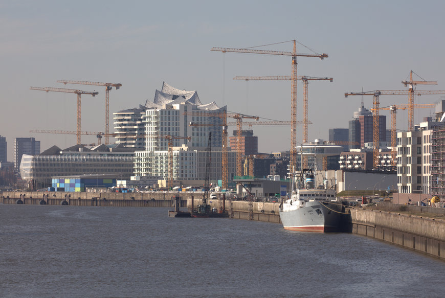 Top-class logistics: 25 Liebherr tower cranes at work on the Überseequartier district in Hamburg’s HafenCity area